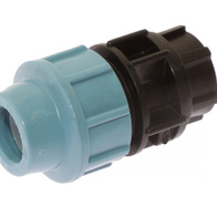 Łącznik prosty węża PE fi 20 mm z GW 1/2 cala do systemów pojenia