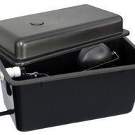 Zasobnik wodny z zaworem pływakowym do systemów pojenia