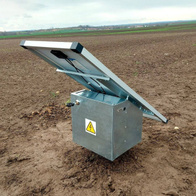 Zestaw antykradzieżowy SECURTIY BOX panel solarny 200 W, uchwyt, regulator 10 A, skrzynia na elektryzator, kotwa