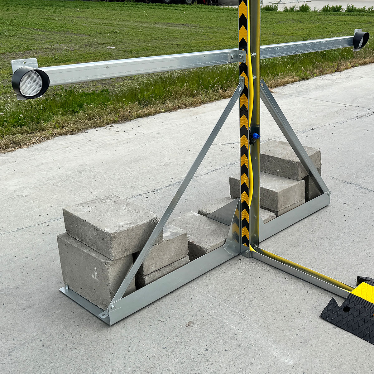 Płyta obciążeniowa pod bloczki betonowe do mobilnej bramy dezynfekcyjnej INOX