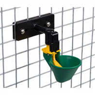 Poidło kubeczkowe dla drobiu z uchwytem do montażu na siatce