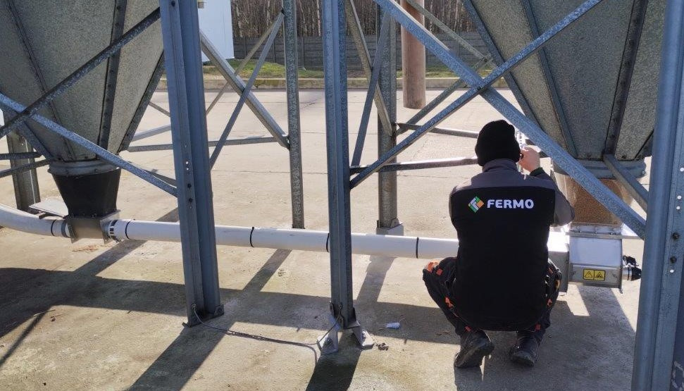 montaż dozownika ziarna