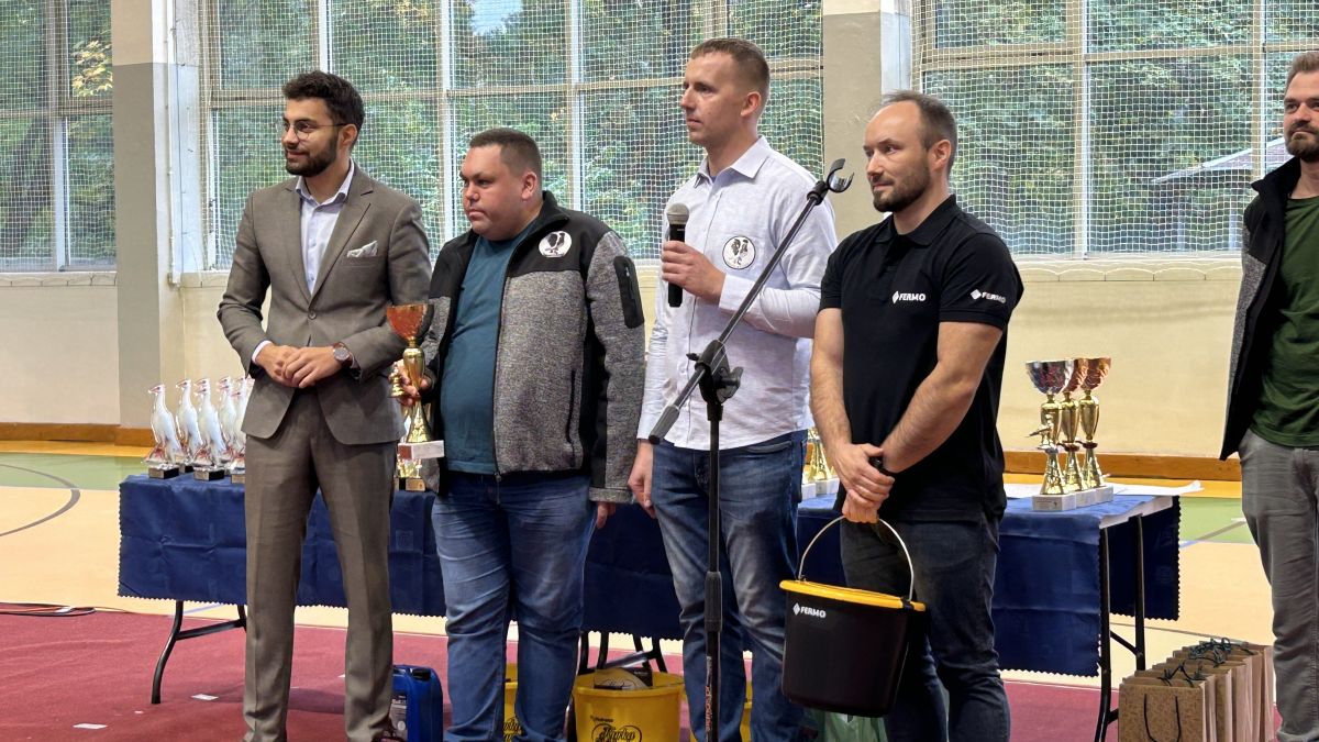 rozdanie nagr&oacute;d na wystawie gołębi w Kaliszu